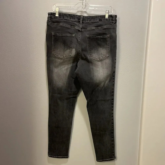 UNIVERSAL Standard woman’s black jeans - Picture 7 of 7
